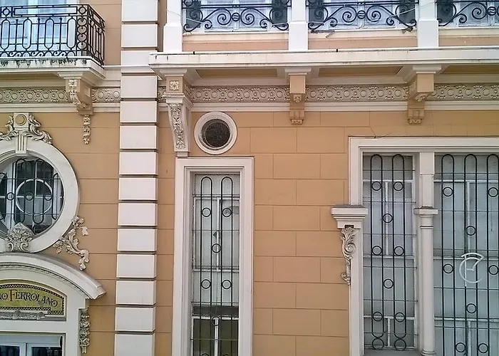 El Cairo Konukevi Ferrol